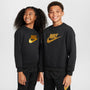 Sudadera de cuello redondo para niños talla grande Nike Sportswear Club Fleece – Negro/Oro metalizado – vista 1