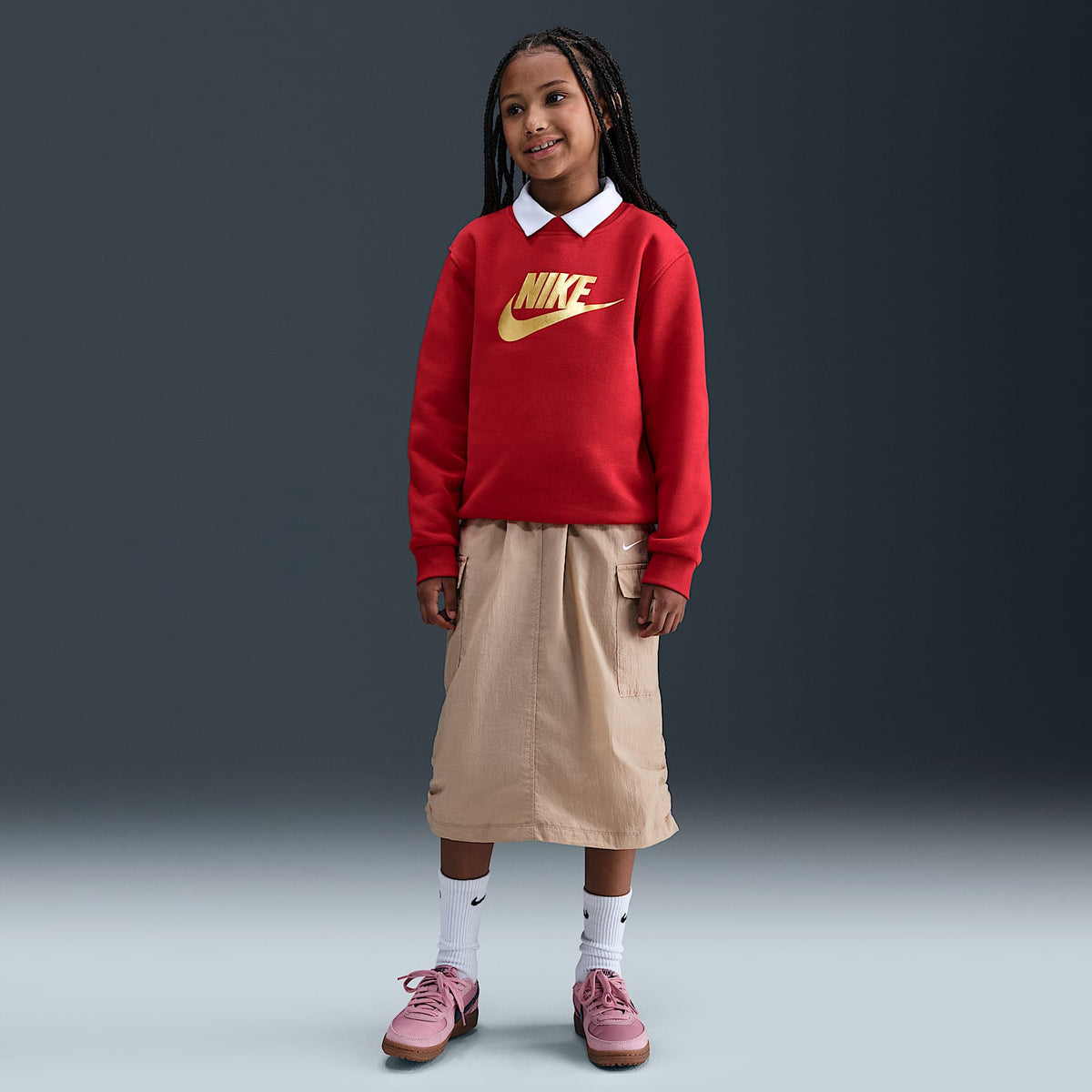 Sudadera de cuello redondo para niños talla grande Nike Sportswear Club Fleece – Rojo universitario/Oro metalizado – vista 6