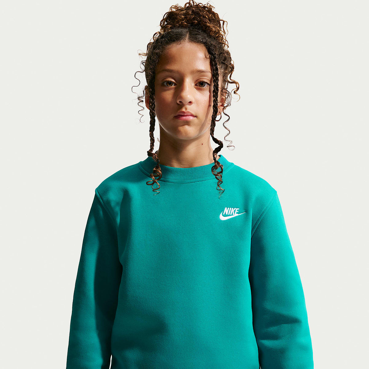 Sudadera para niños talla grande Nike Sportswear Club Fleece – Energía/Blanco – vista 2
