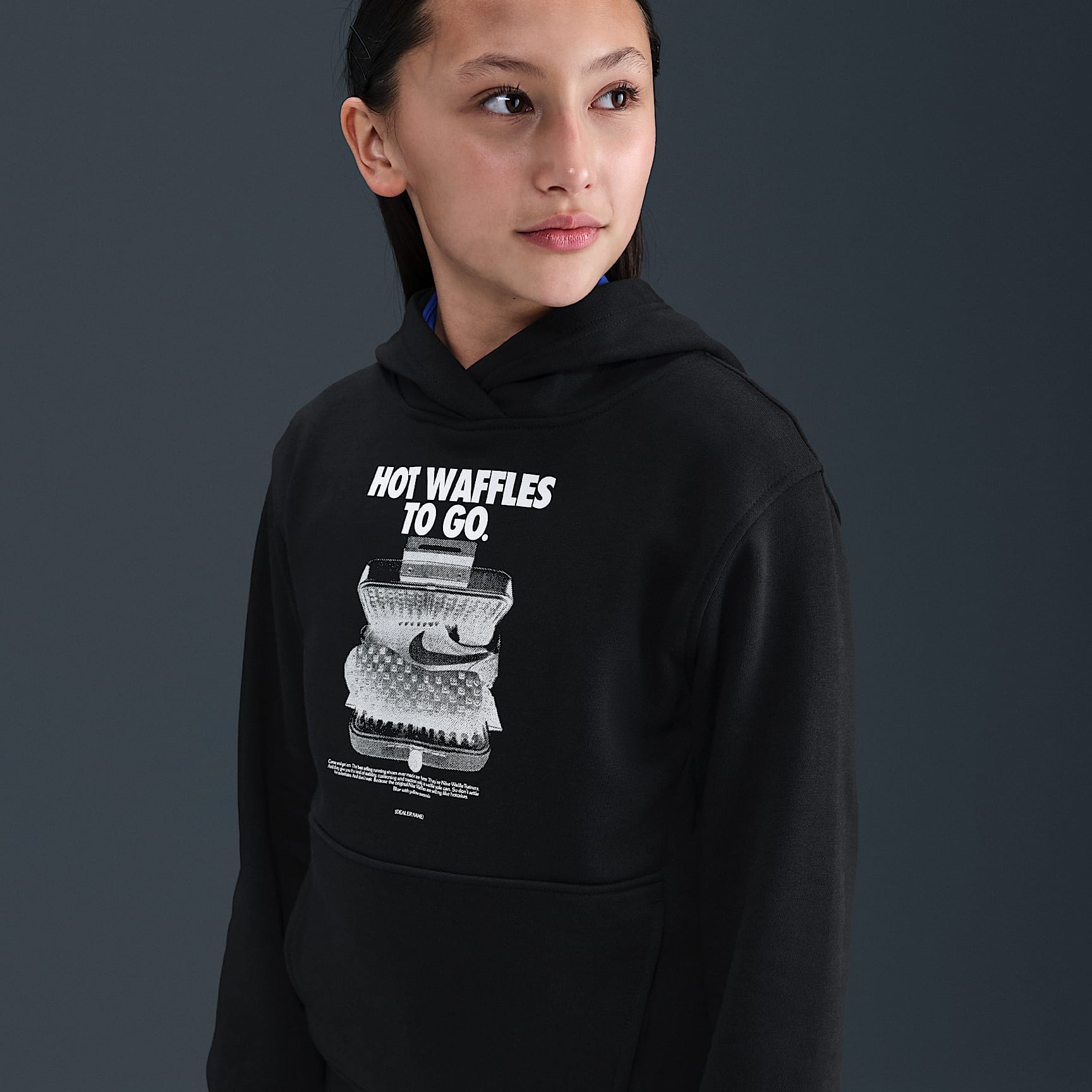 Sudadera con gorro para niños talla grande Nike Sportswear Club Fleece – Negro/Blanco – vista 2