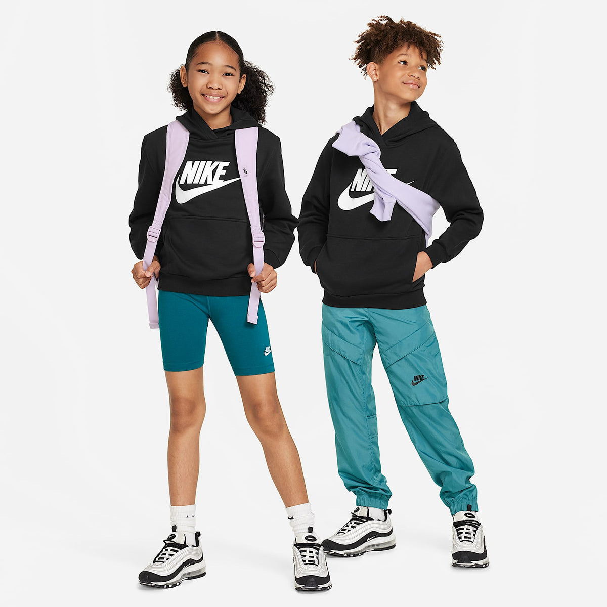 Sudadera con gorro para niños talla grande Nike Sportswear Club Fleece – Negro/Blanco – vista 5