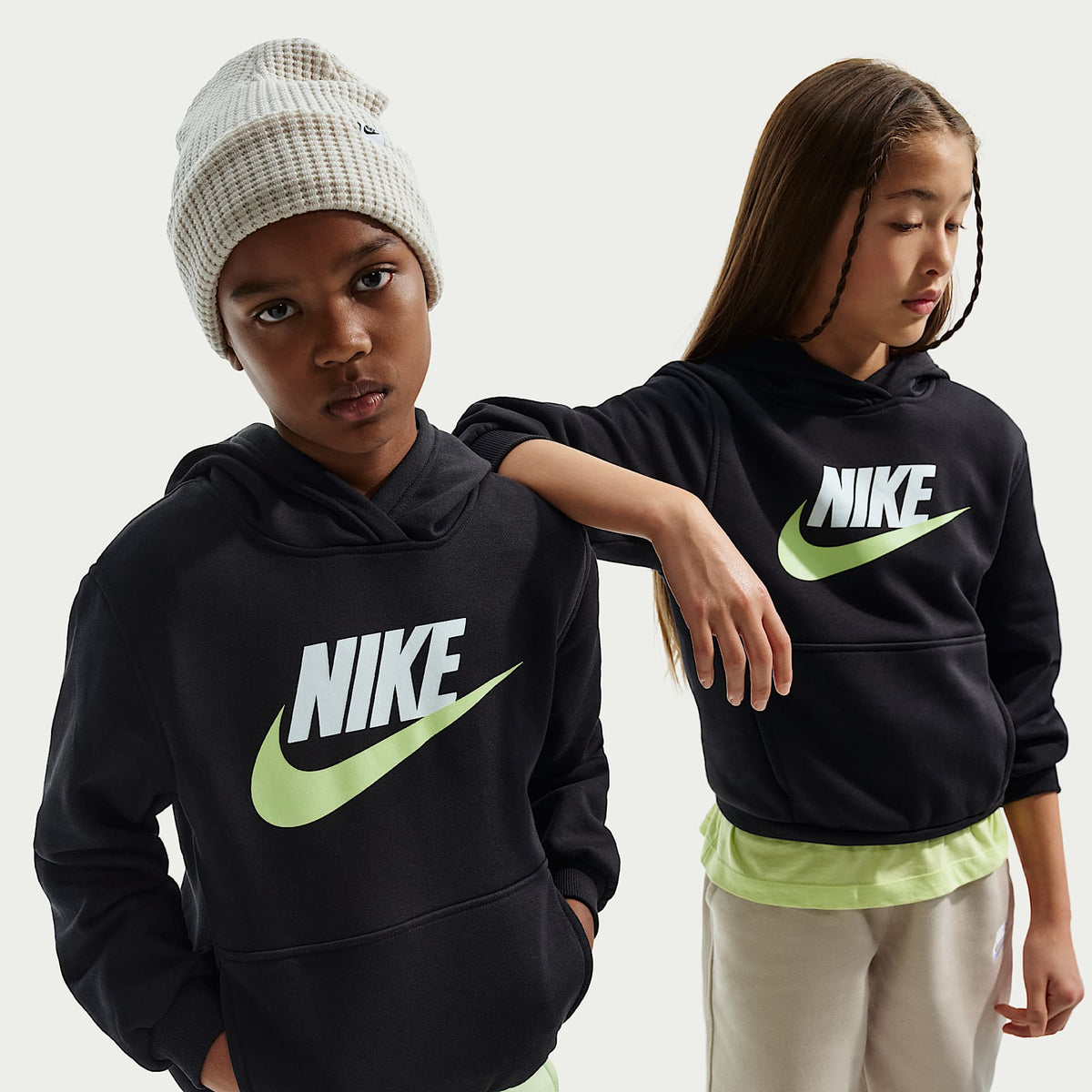 Sudadera con gorro para niños talla grande Nike Sportswear Club Fleece – Negro/Blanco/Lima líquida claro – vista 1