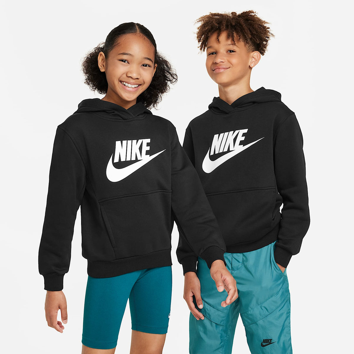 Sudadera con gorro para niños talla grande Nike Sportswear Club Fleece – Negro/Blanco – vista 1