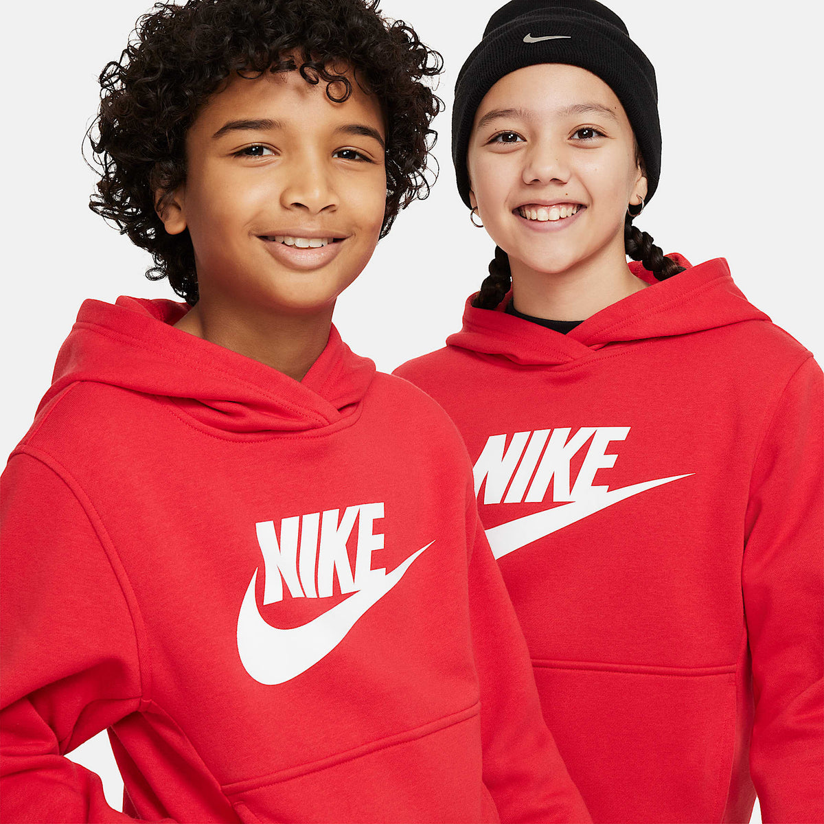 Sudadera con gorro para niños talla grande Nike Sportswear Club Fleece – Rojo universitario/Blanco – vista 3