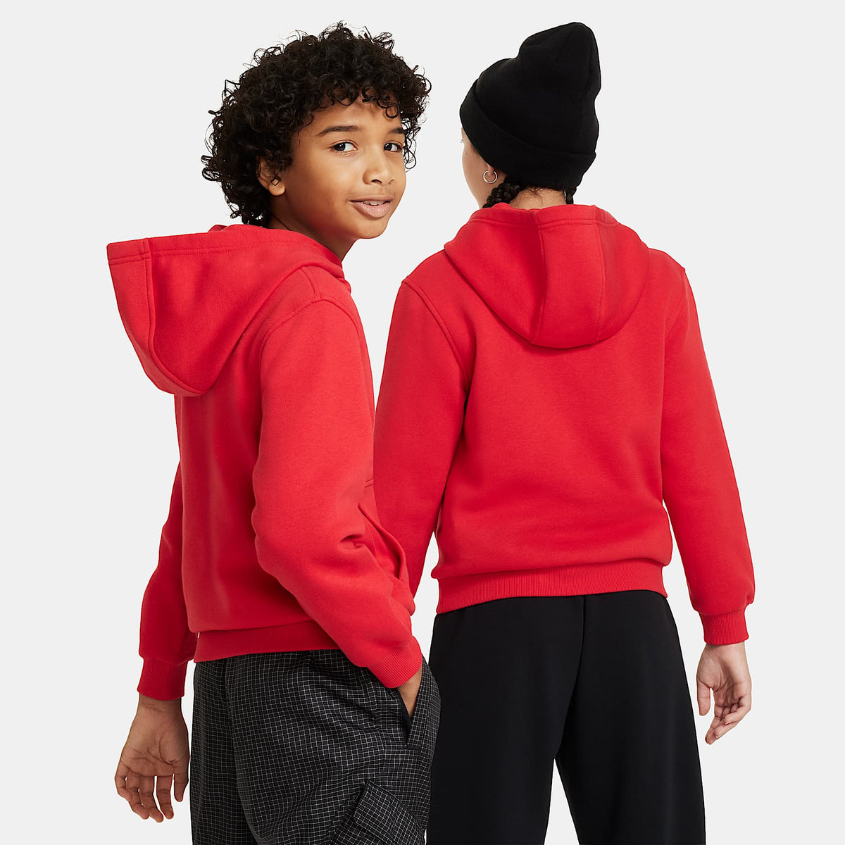 Sudadera con gorro para niños talla grande Nike Sportswear Club Fleece – Rojo universitario/Blanco – vista 2