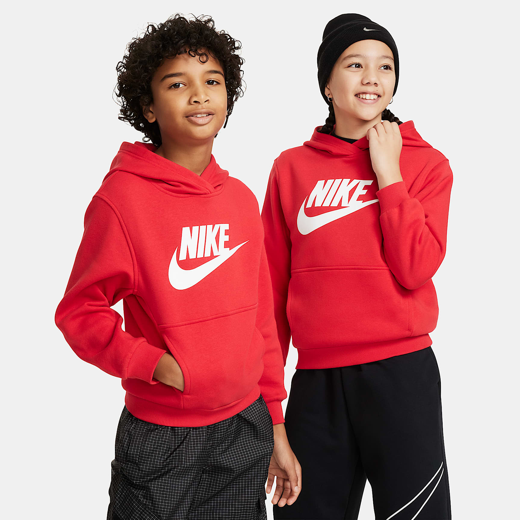 Sudadera con gorro para niños talla grande Nike Sportswear Club Fleece – Rojo universitario/Blanco – vista 1