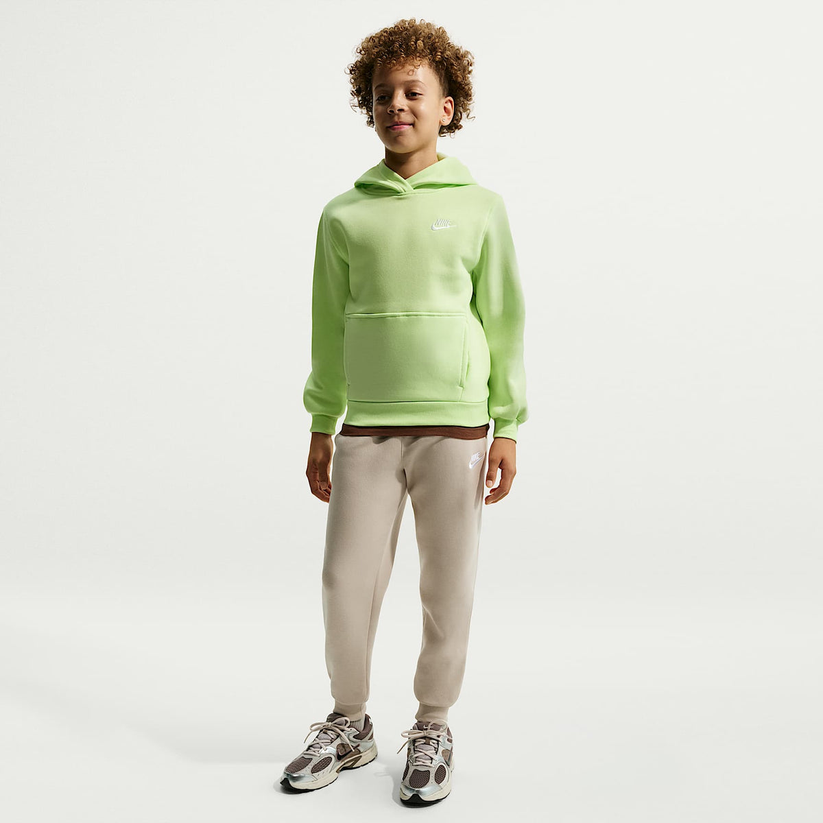 Sudadera con gorro sin cierre para niños talla grande Nike Sportswear Club Fleece – Lima líquida claro/Blanco – vista 7