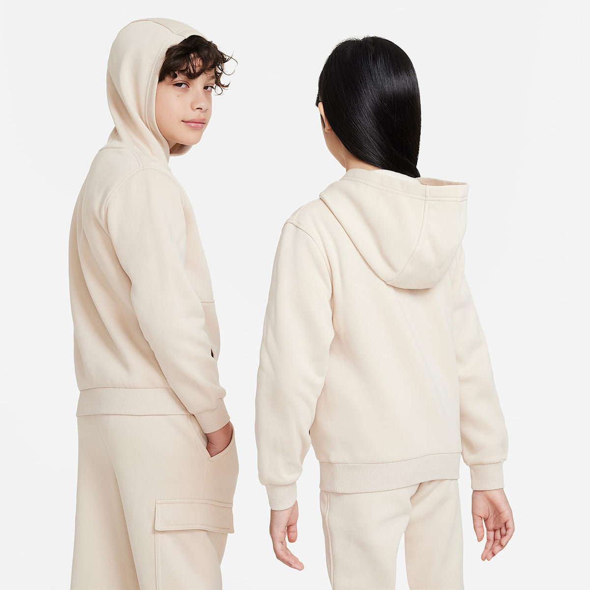 Sudadera con gorro sin cierre para niños talla grande Nike Sportswear Club Fleece – Duna/Blanco – vista 4