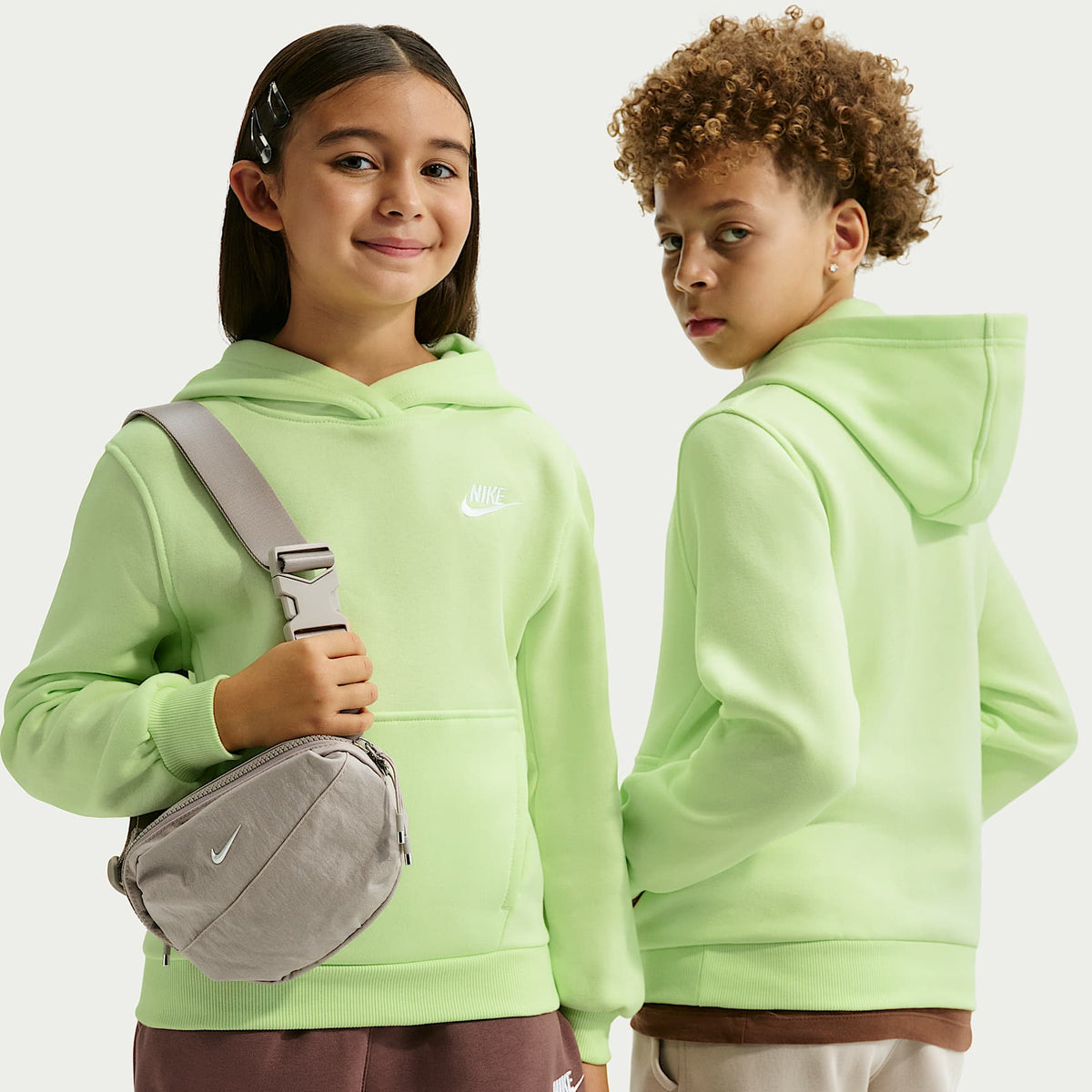 Sudadera con gorro sin cierre para niños talla grande Nike Sportswear Club Fleece – Lima líquida claro/Blanco – vista 1