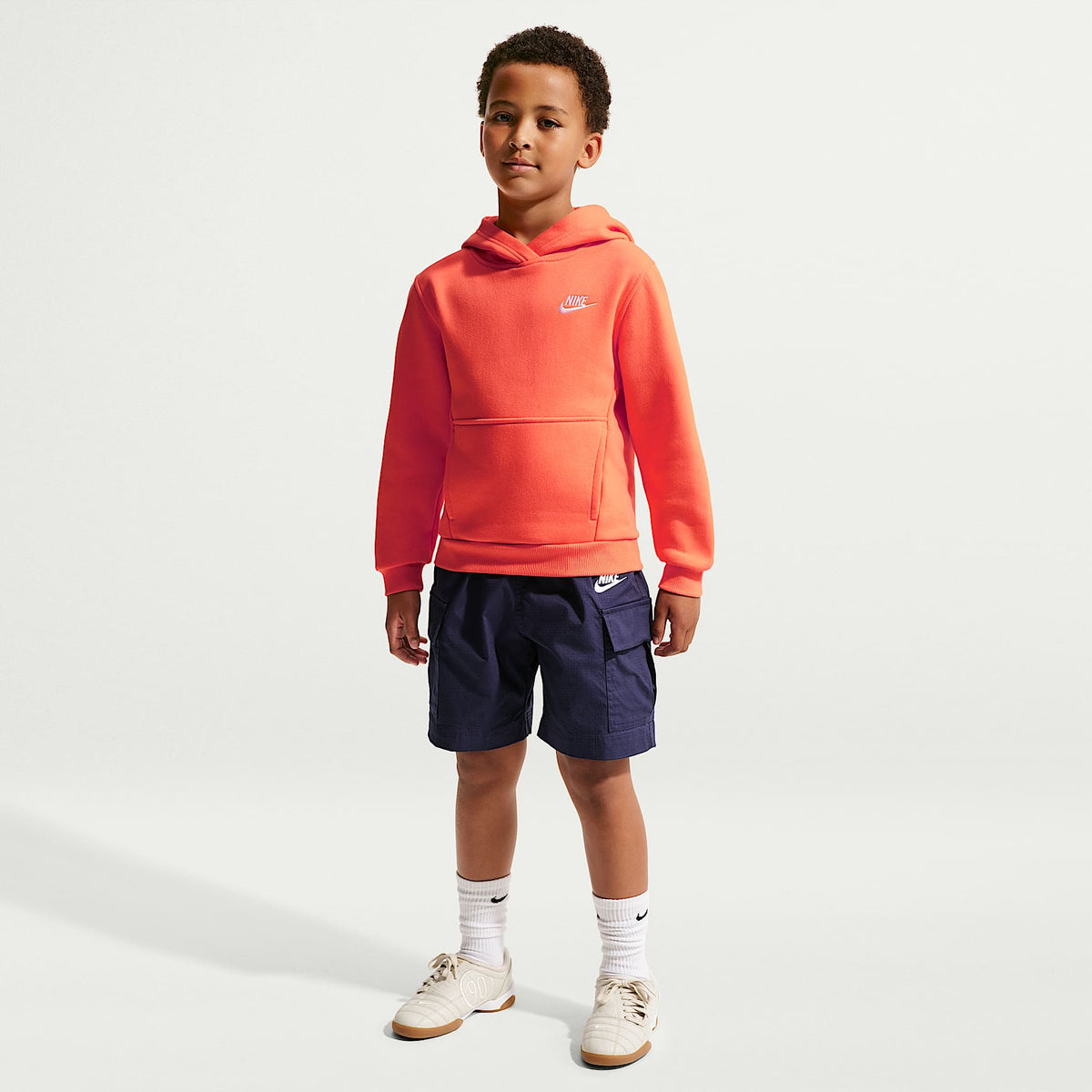 Sudadera con gorro sin cierre para niños talla grande Nike Sportswear Club Fleece – Naranja césped/Blanco – vista 7