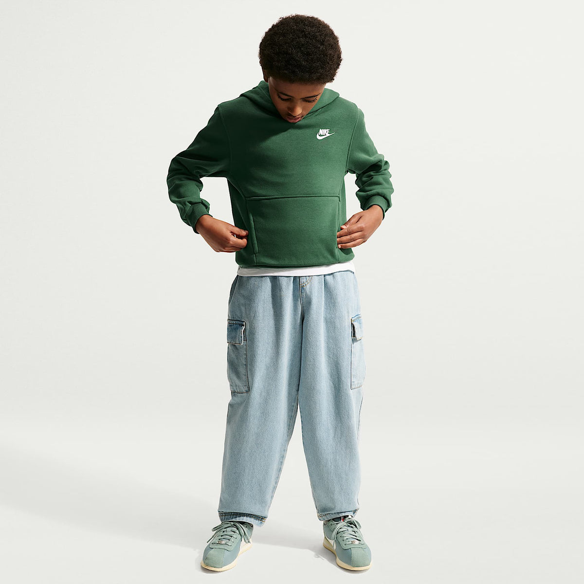 Sudadera con gorro sin cierre para niños talla grande Nike Sportswear Club Fleece – Abeto/Blanco – vista 7