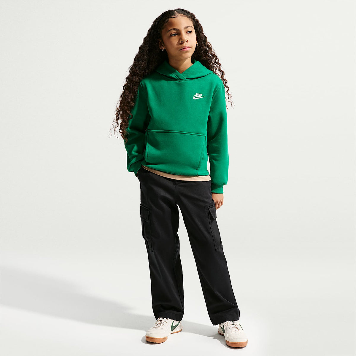 Sudadera con gorro sin cierre para niños talla grande Nike Sportswear Club Fleece – Malaquita/Blanco – vista 4