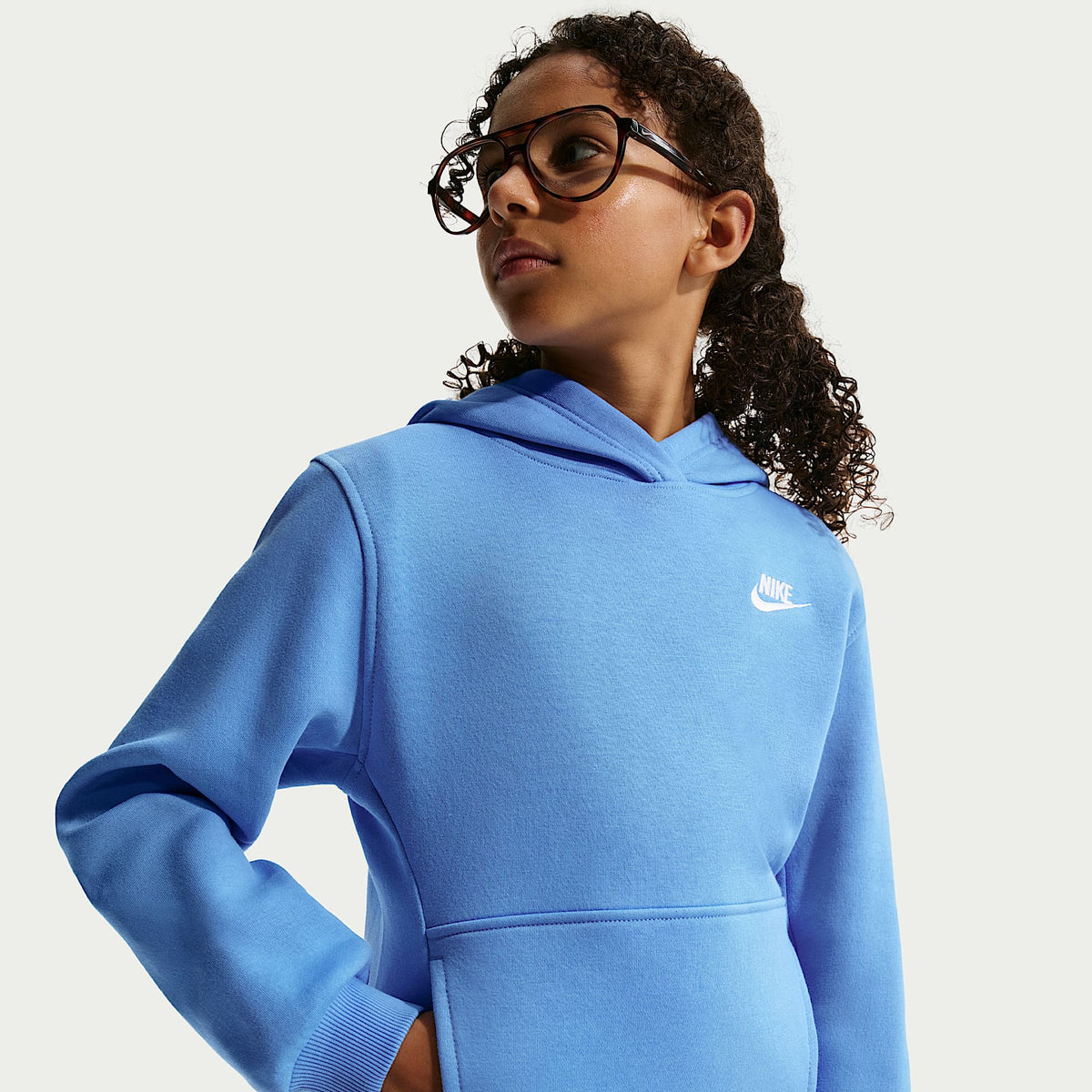 Sudadera con gorro sin cierre para niños talla grande Nike Sportswear Club Fleece – Azul universitario/Blanco – vista 2