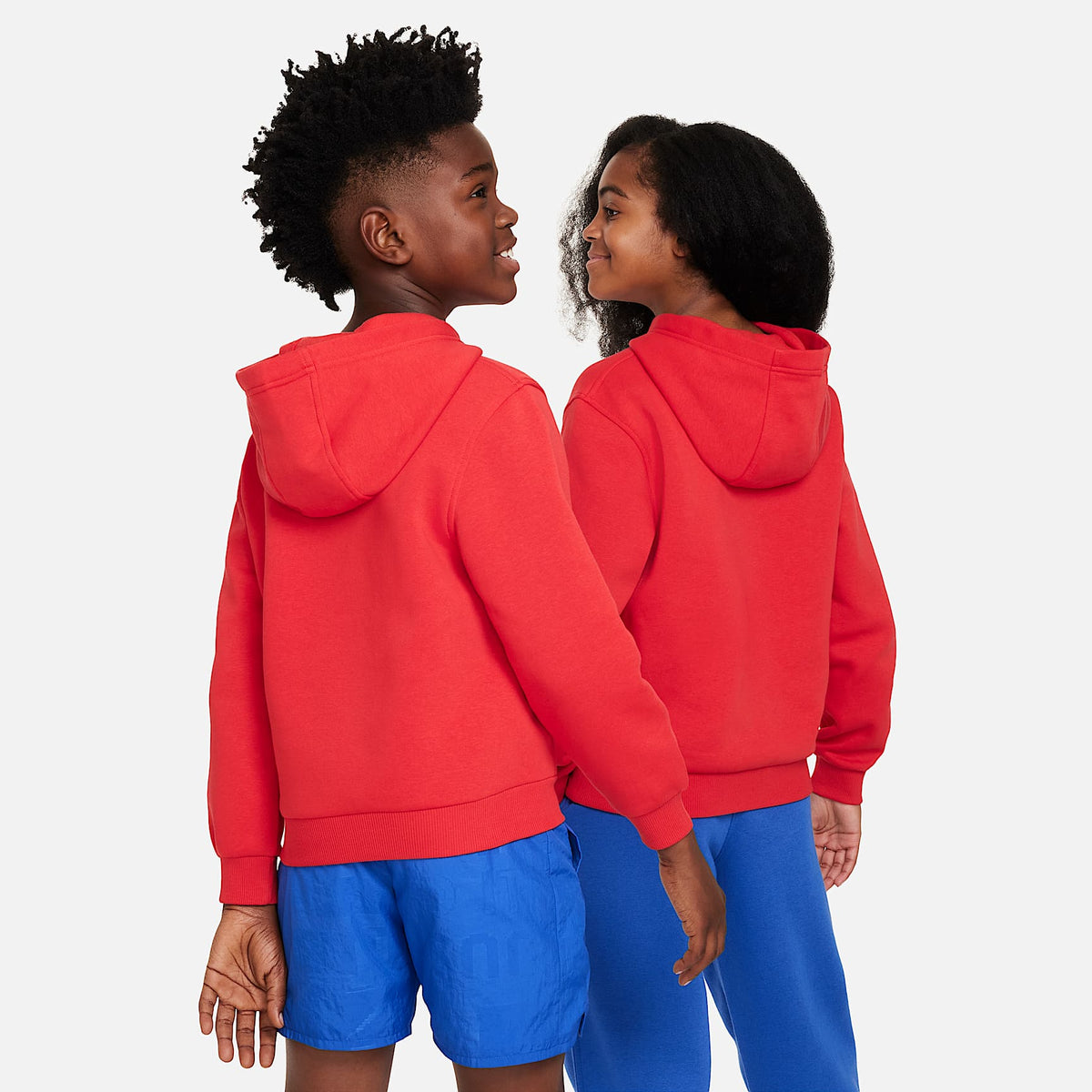 Sudadera con gorro sin cierre para niños talla grande Nike Sportswear Club Fleece – Rojo universitario/Blanco – vista 2