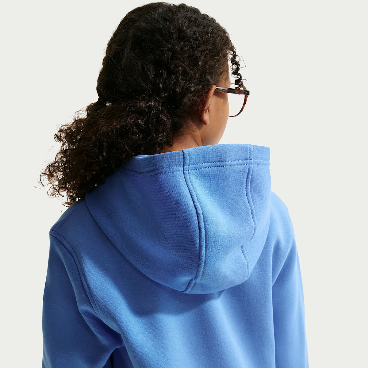 Sudadera con gorro sin cierre para niños talla grande Nike Sportswear Club Fleece – Azul universitario/Blanco – vista 4