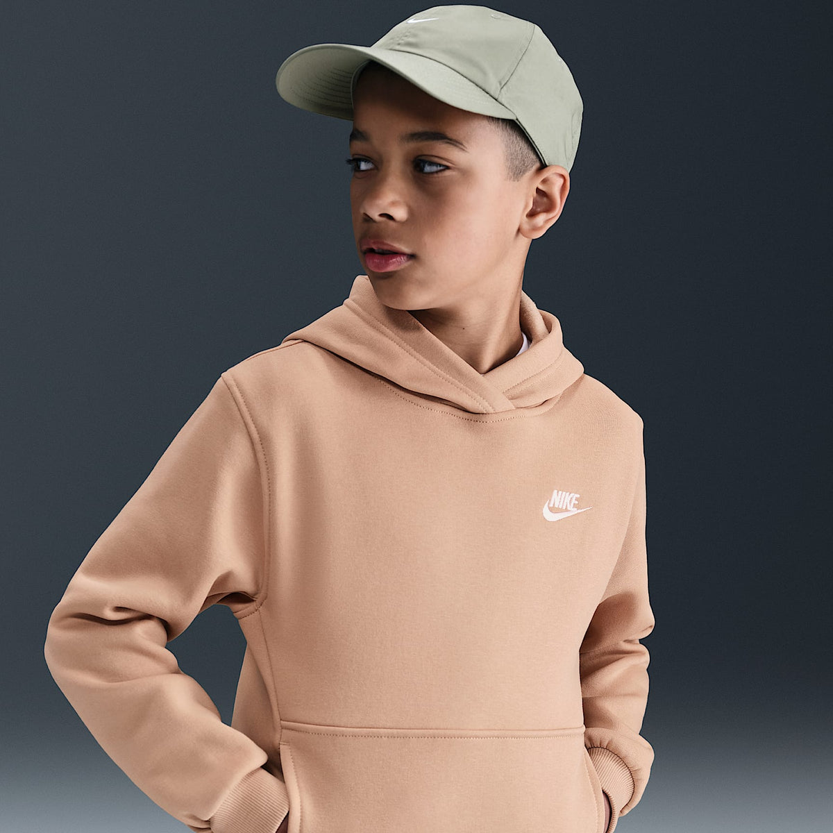 Sudadera con gorro sin cierre para niños talla grande Nike Sportswear Club Fleece – Cáñamo/Blanco – vista 1