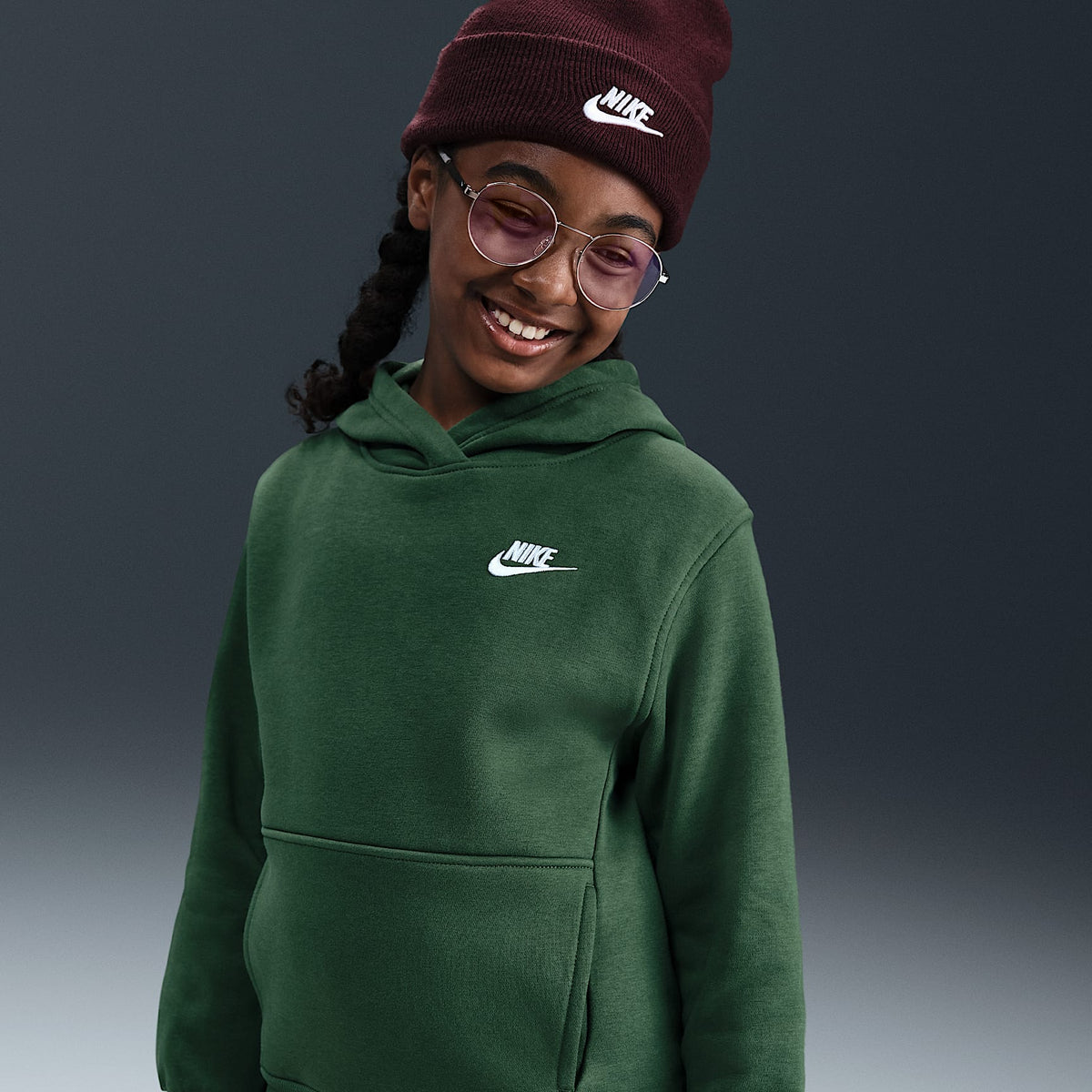 Sudadera con gorro sin cierre para niños talla grande Nike Sportswear Club Fleece – Abeto/Blanco – vista 1