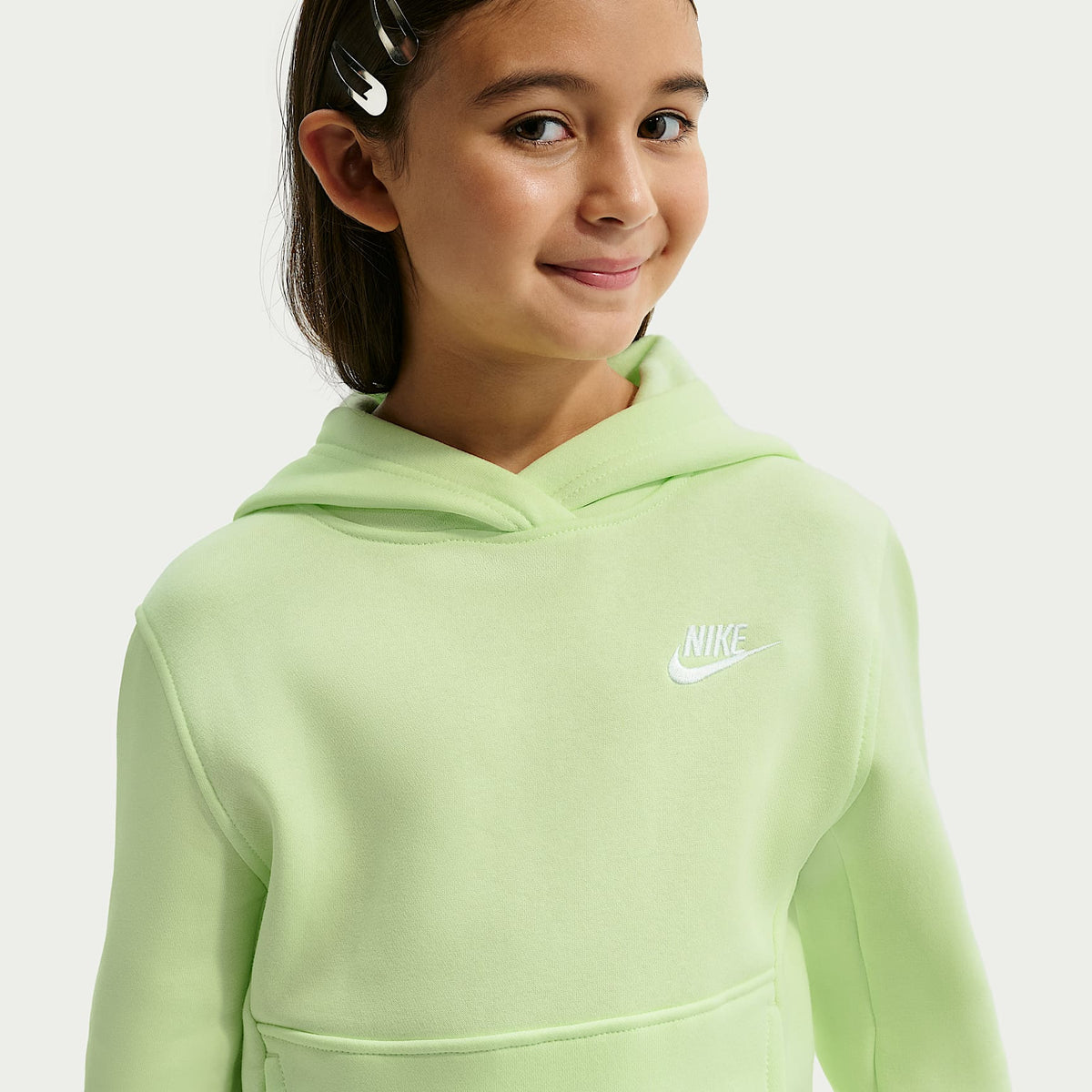 Sudadera con gorro sin cierre para niños talla grande Nike Sportswear Club Fleece – Lima líquida claro/Blanco – vista 2