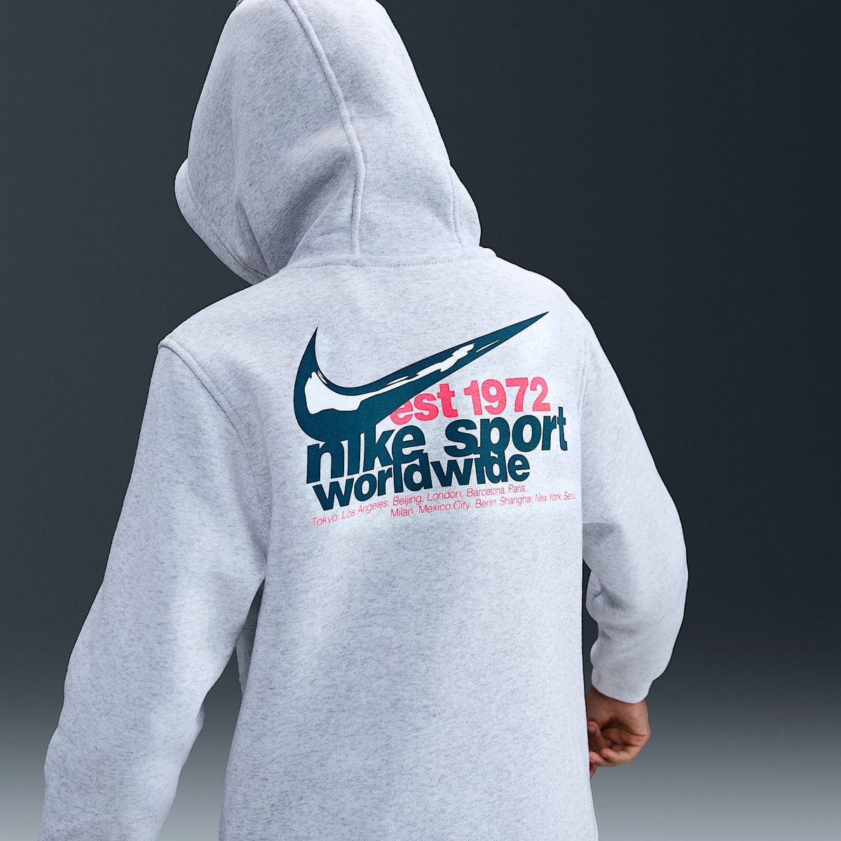 Sudadera con gorro para niños talla grande Nike Sportswear Club Fleece – Abedul jaspeado/Carmesí brillante/Azul fuerza – vista 5