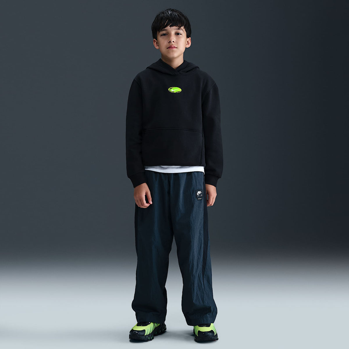 Sudadera con gorro para niños talla grande Nike Sportswear Club Fleece – Negro/Blanco/Volt – vista 7