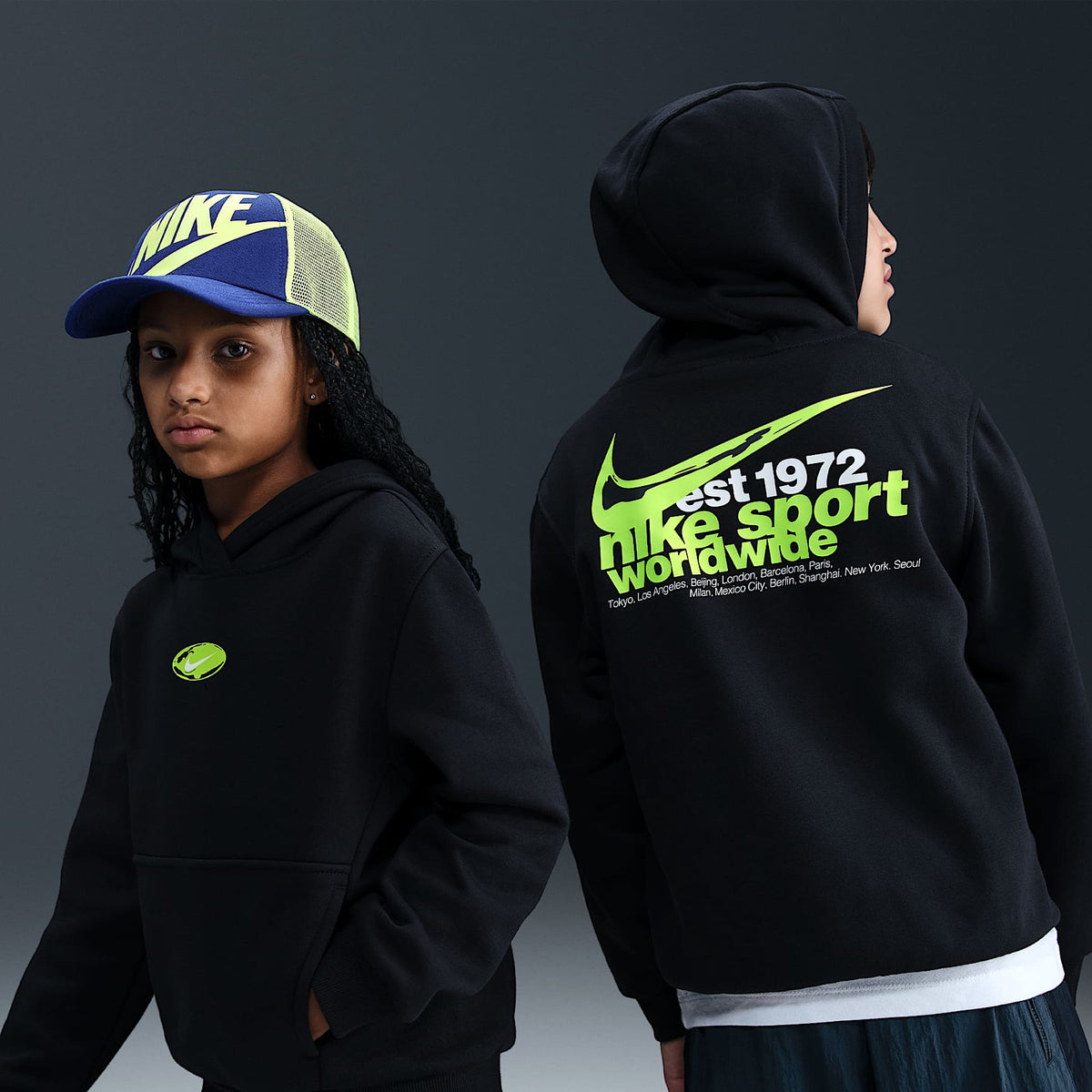 Sudadera con gorro para niños talla grande Nike Sportswear Club Fleece – Negro/Blanco/Volt – vista 1