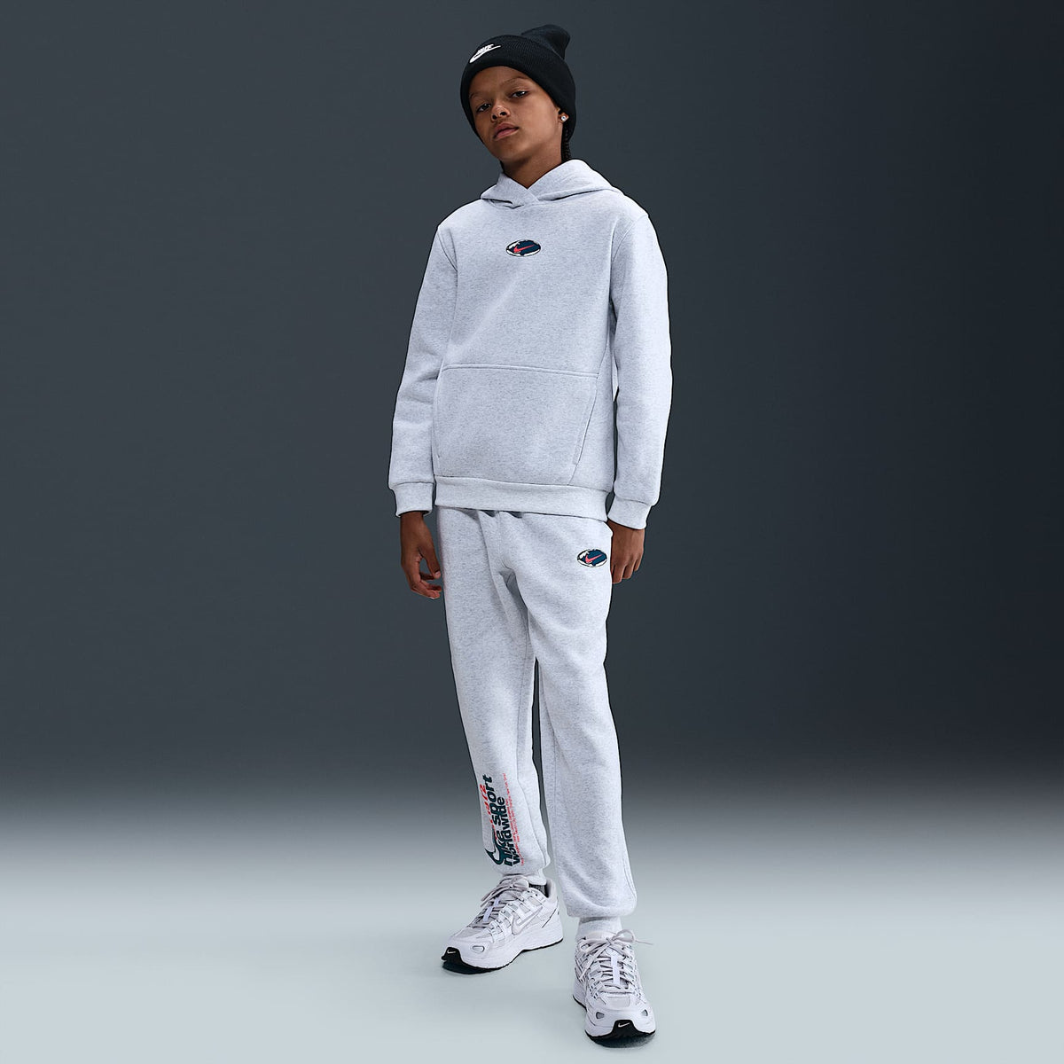 Sudadera con gorro para niños talla grande Nike Sportswear Club Fleece – Abedul jaspeado/Carmesí brillante/Azul fuerza – vista 7