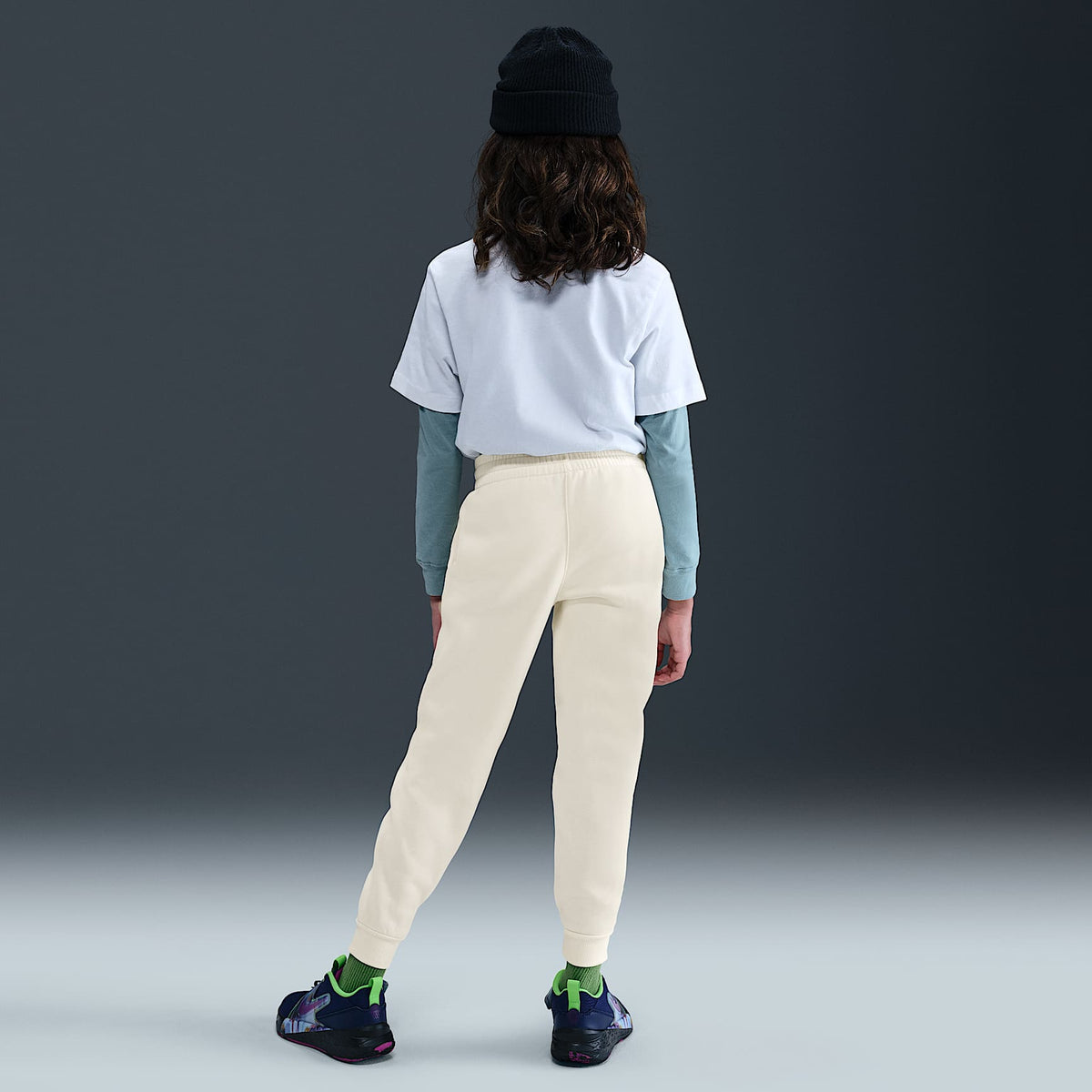Joggers para niños talla grande Nike Sportswear Club Fleece – Perla suave/Blanco – vista 7