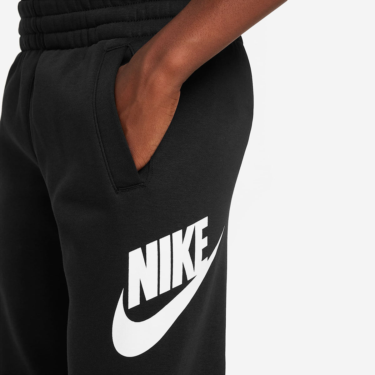 Joggers para niños talla grande Nike Club Fleece – Negro/Blanco – vista 3