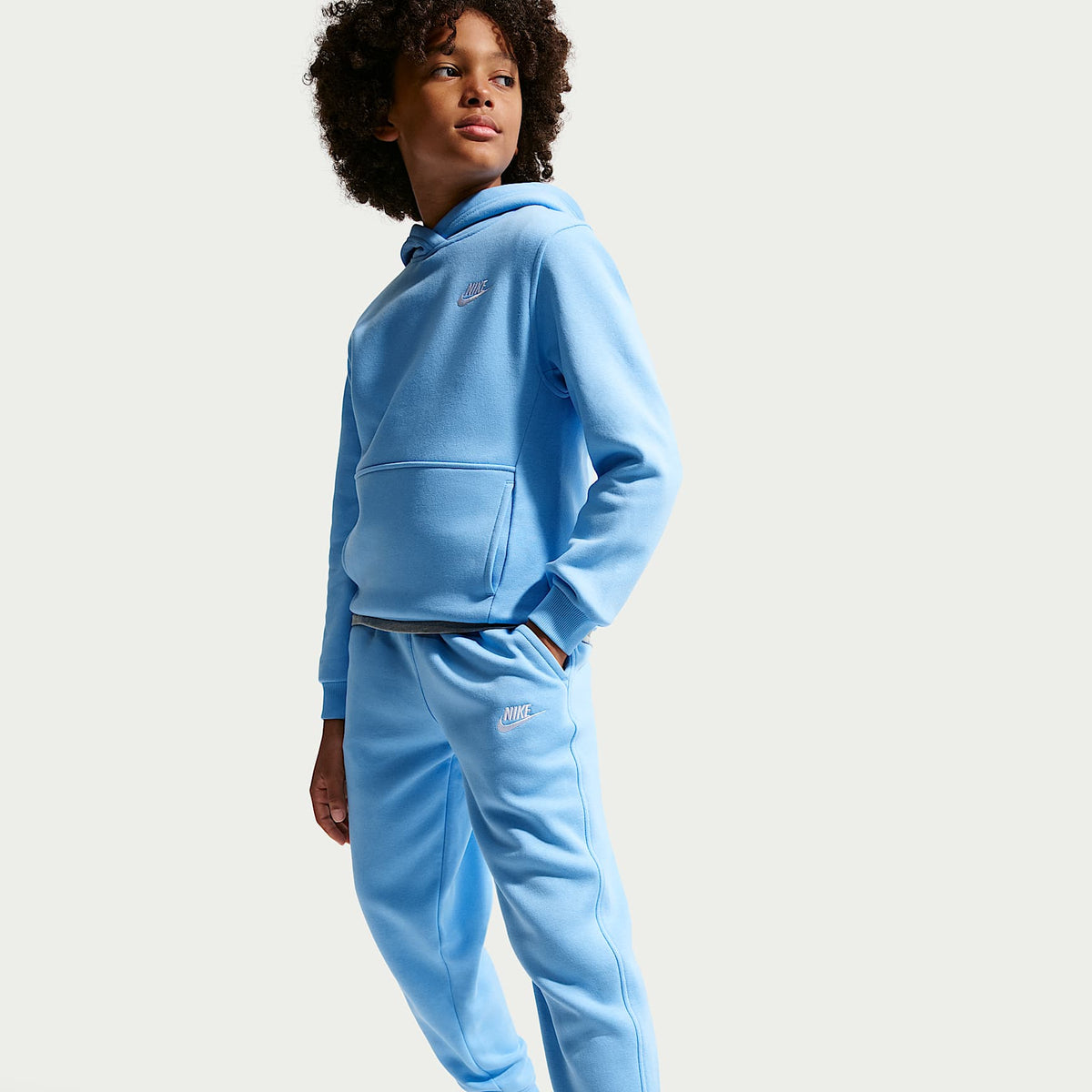 Joggers Nike Sportswear Club Fleece para niños talla grande – Azul fútbol/Blanco – vista 4