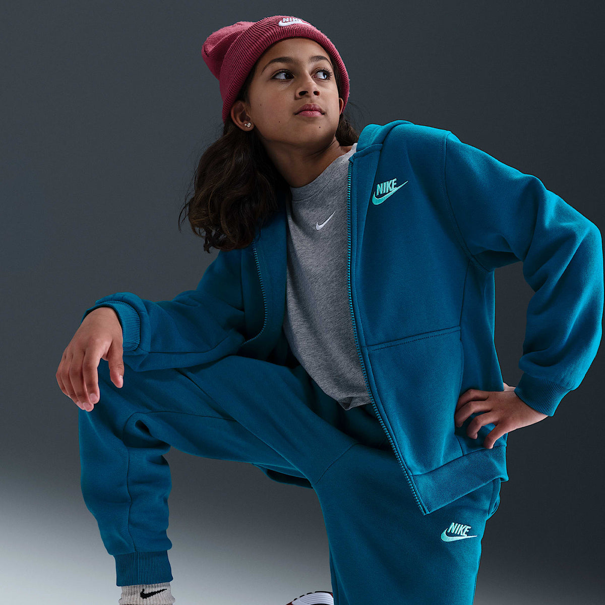Joggers Nike Sportswear Club Fleece para niños talla grande – Verde abismo/Blanco – vista 5