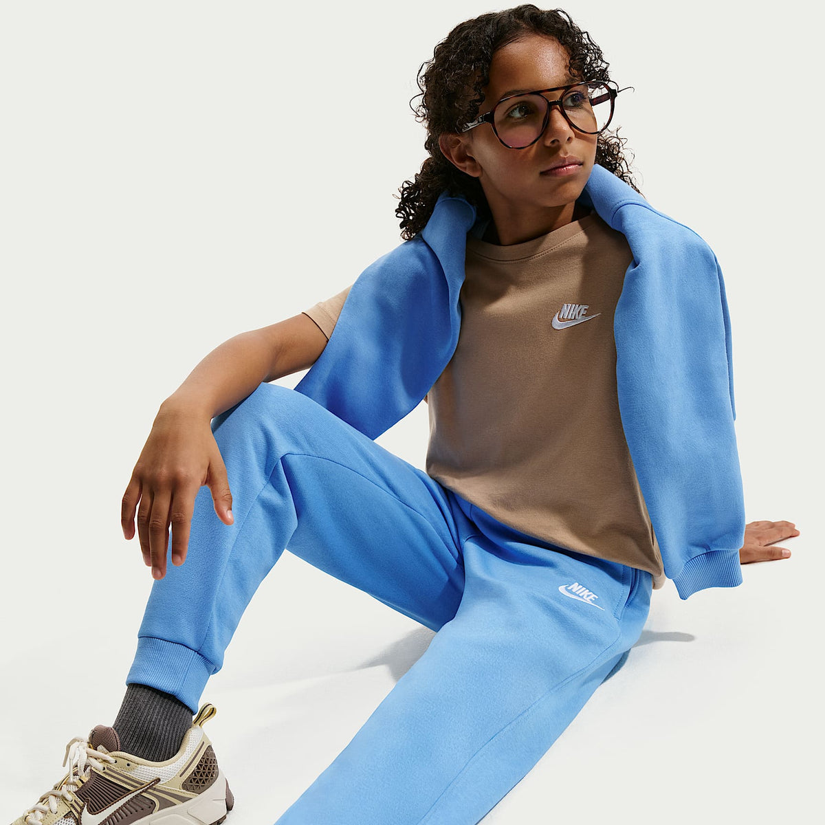 Joggers Nike Sportswear Club Fleece para niños talla grande – Azul universitario/Blanco – vista 5