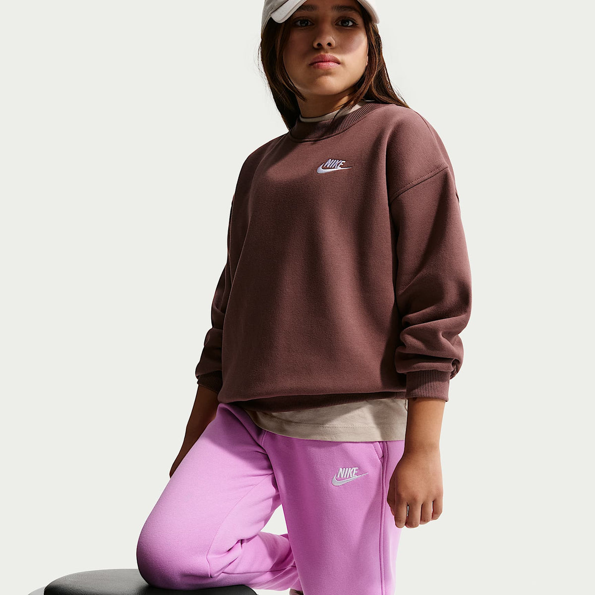 Joggers Nike Sportswear Club Fleece para niños talla grande – Magenta claro/Blanco – vista 5