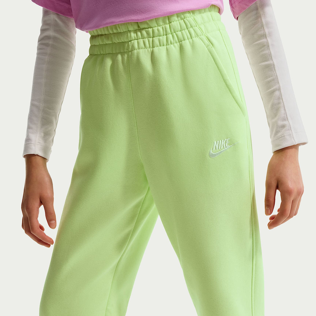 Joggers Nike Sportswear Club Fleece para niños talla grande – Lima líquida claro/Blanco – vista 3
