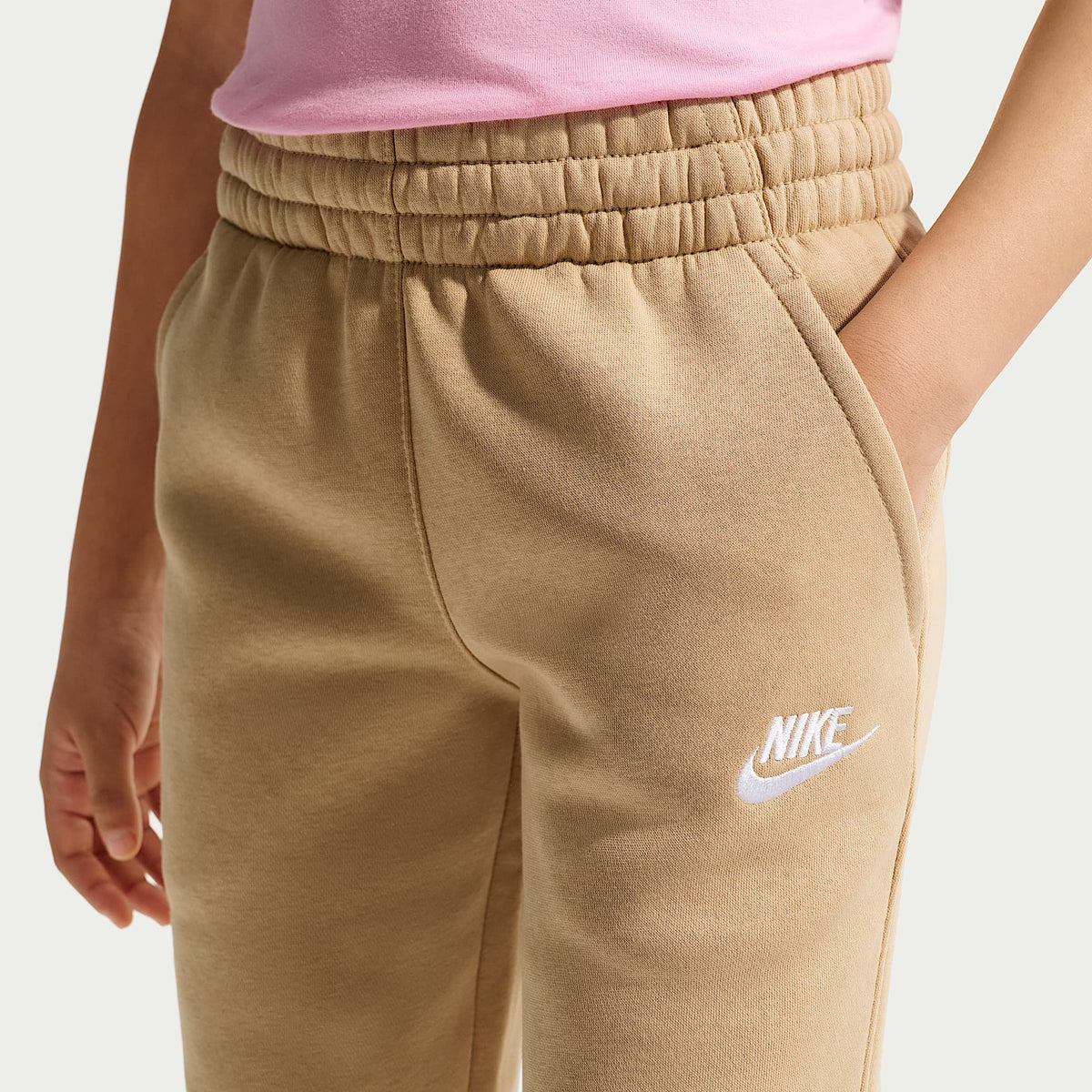 Joggers Nike Sportswear Club Fleece para niños talla grande – Lino/Blanco – vista 3