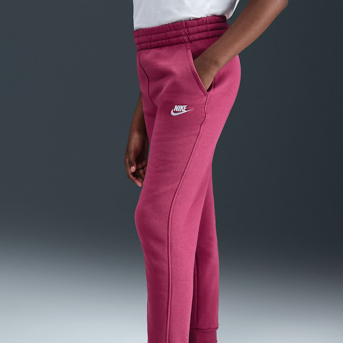 Joggers Nike Sportswear Club Fleece para niños talla grande – Remolacha dulce/Blanco – vista 2