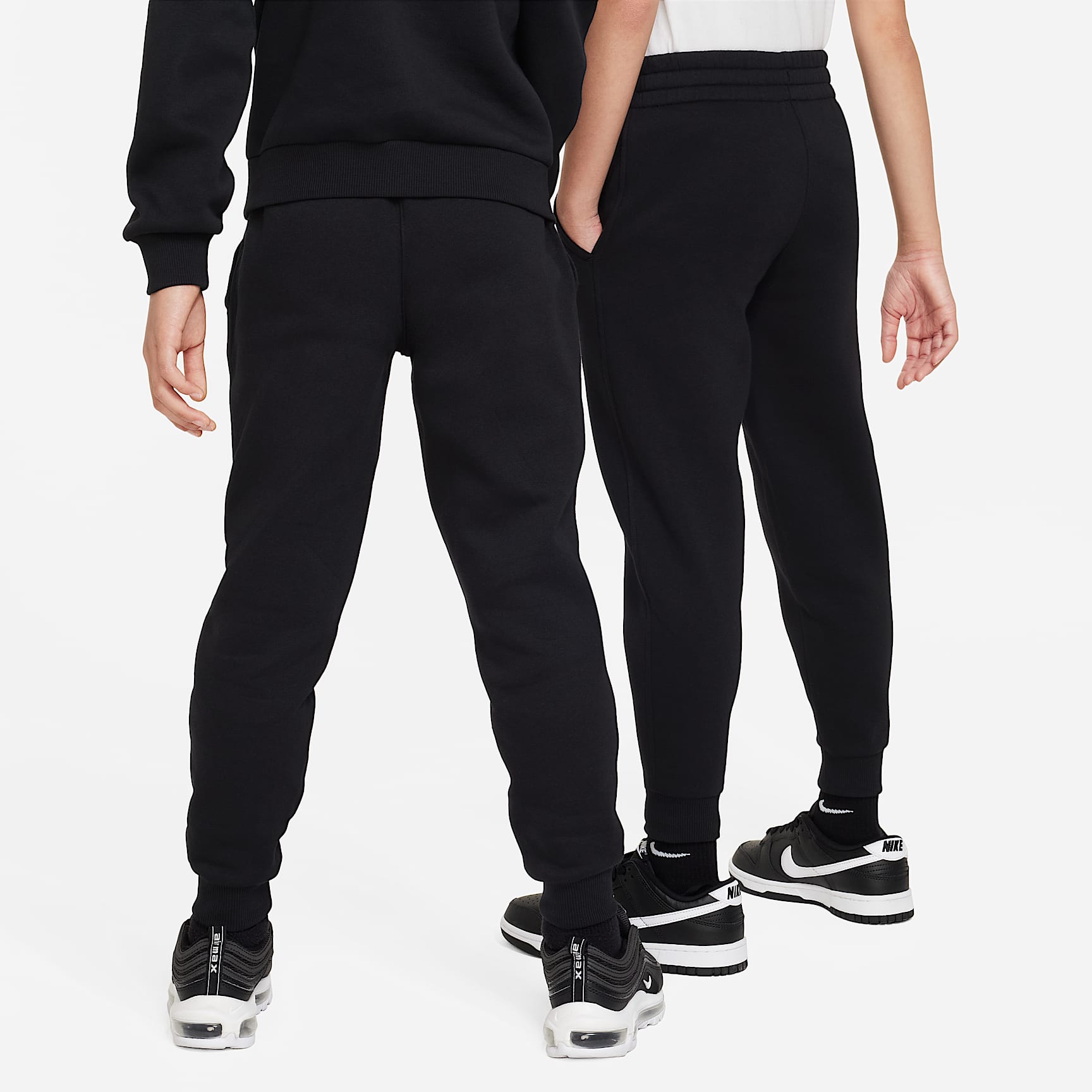 Joggers Nike Sportswear Club Fleece para niños talla grande – Negro/Blanco – vista 2