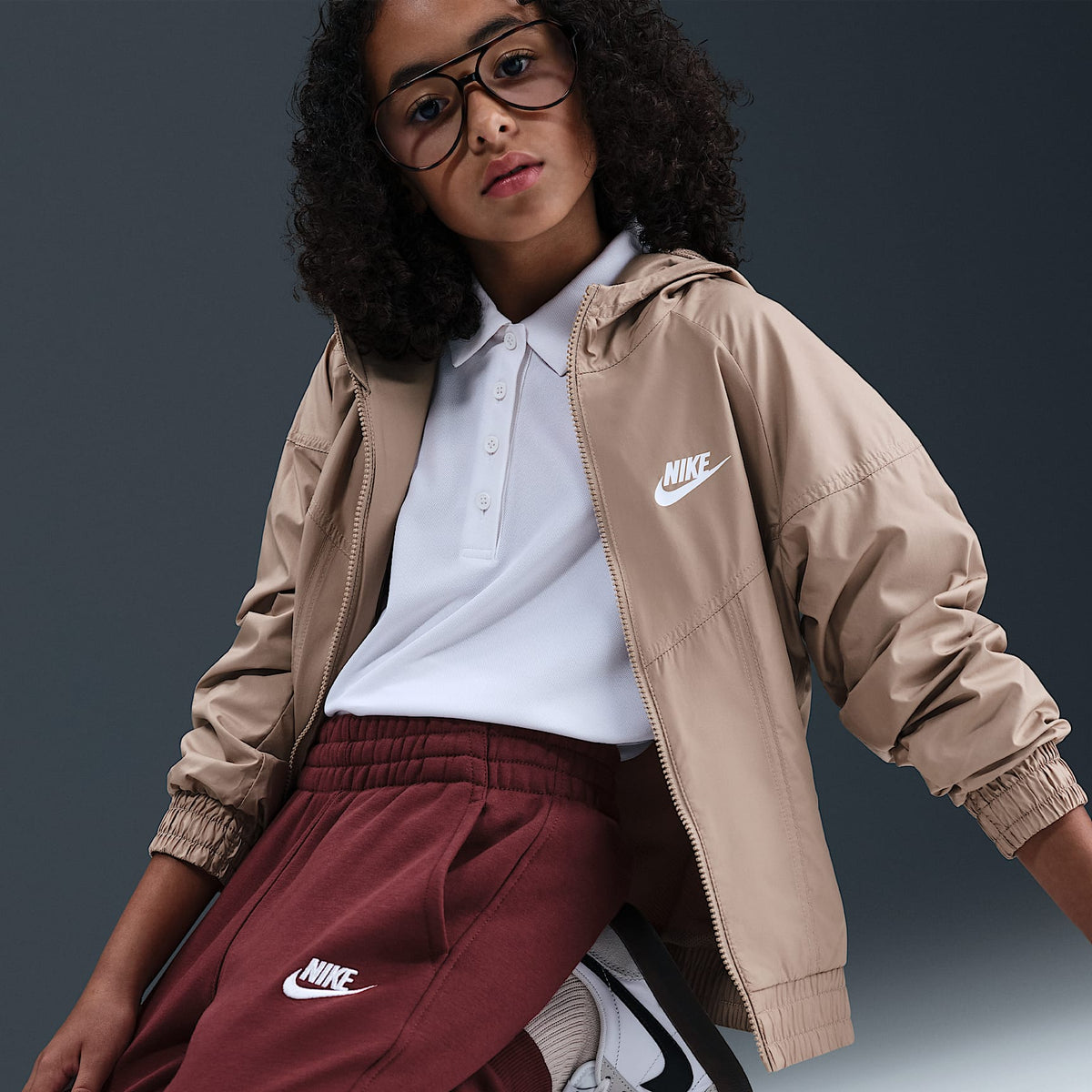 Joggers Nike Sportswear Club Fleece para niños talla grande – Rojo team oscuro/Blanco – vista 5
