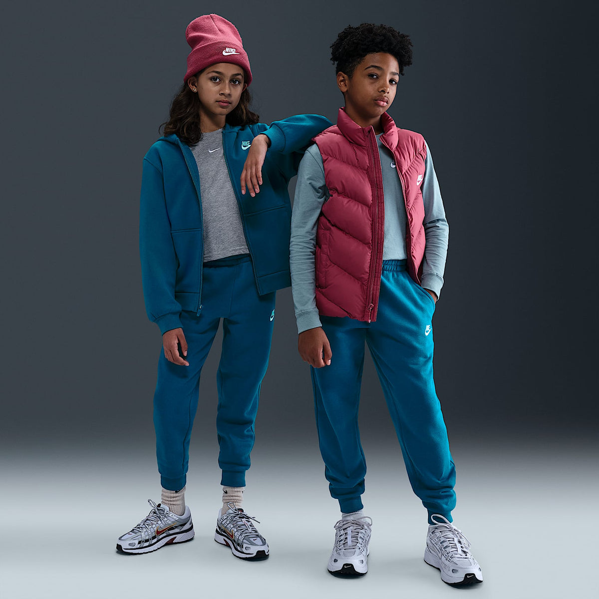 Joggers Nike Sportswear Club Fleece para niños talla grande – Verde abismo/Blanco – vista 1
