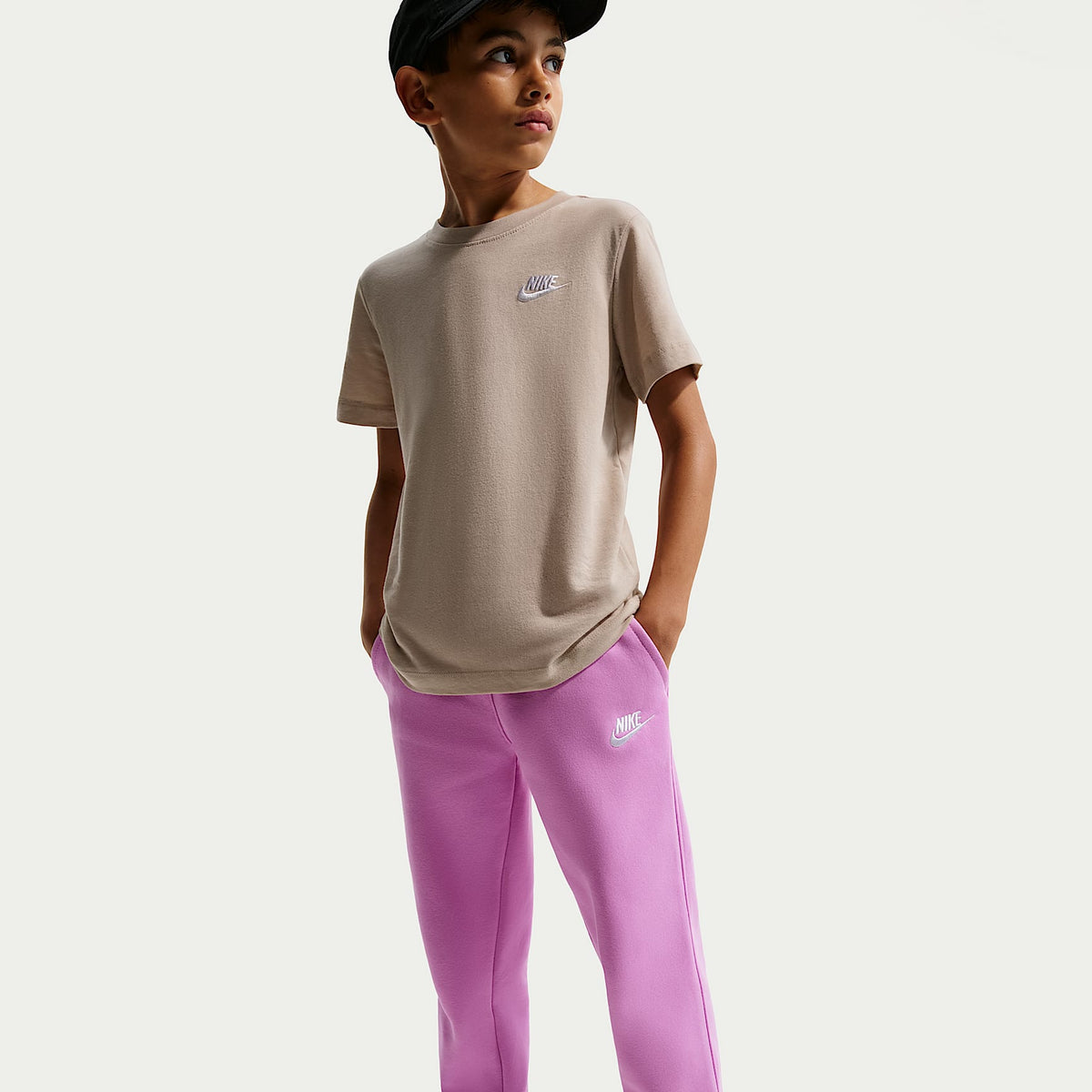 Joggers Nike Sportswear Club Fleece para niños talla grande – Magenta claro/Blanco – vista 4