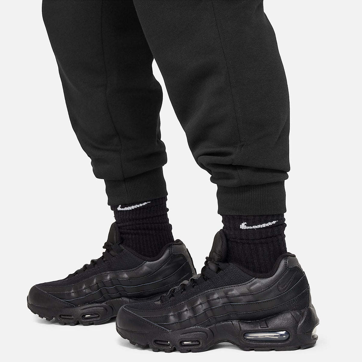 Joggers para niños talla grande (talla amplia) Nike Sportswear Club Fleece – Negro/Blanco – vista 5