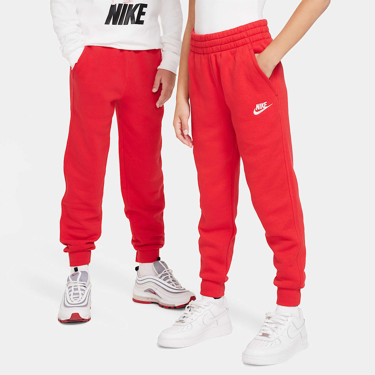 Joggers Nike Sportswear Club Fleece para niños talla grande – Rojo universitario/Blanco – vista 1