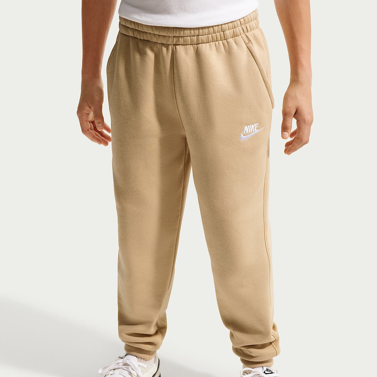 Joggers Nike Sportswear Club Fleece para niños talla grande – Lino/Blanco – vista 2