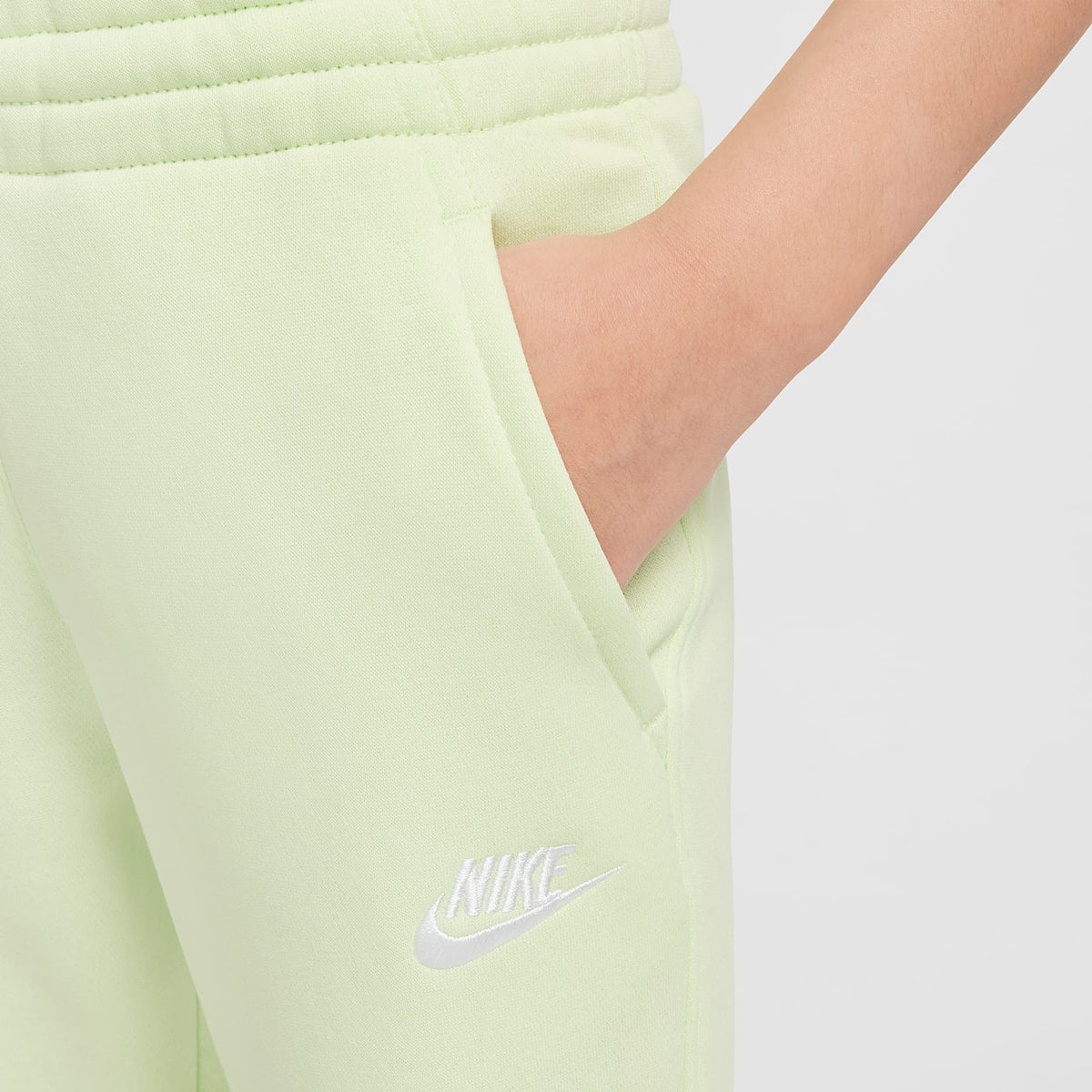 Joggers Nike Sportswear Club Fleece para niños talla grande – Hielo lima/Blanco – vista 3