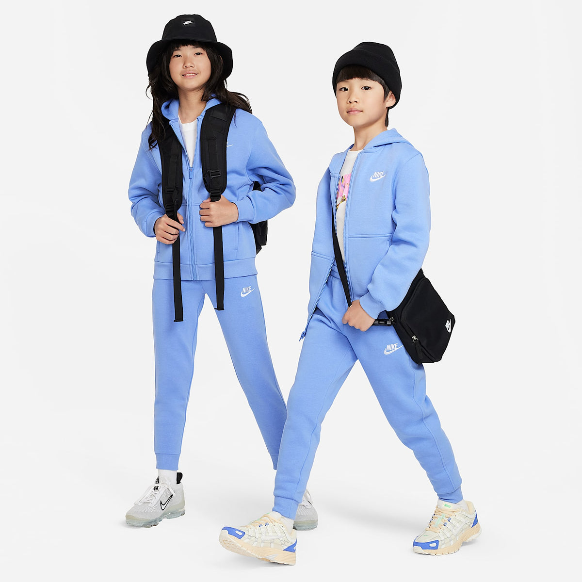 Joggers Nike Sportswear Club Fleece para niños talla grande – Polar/Blanco – vista 6
