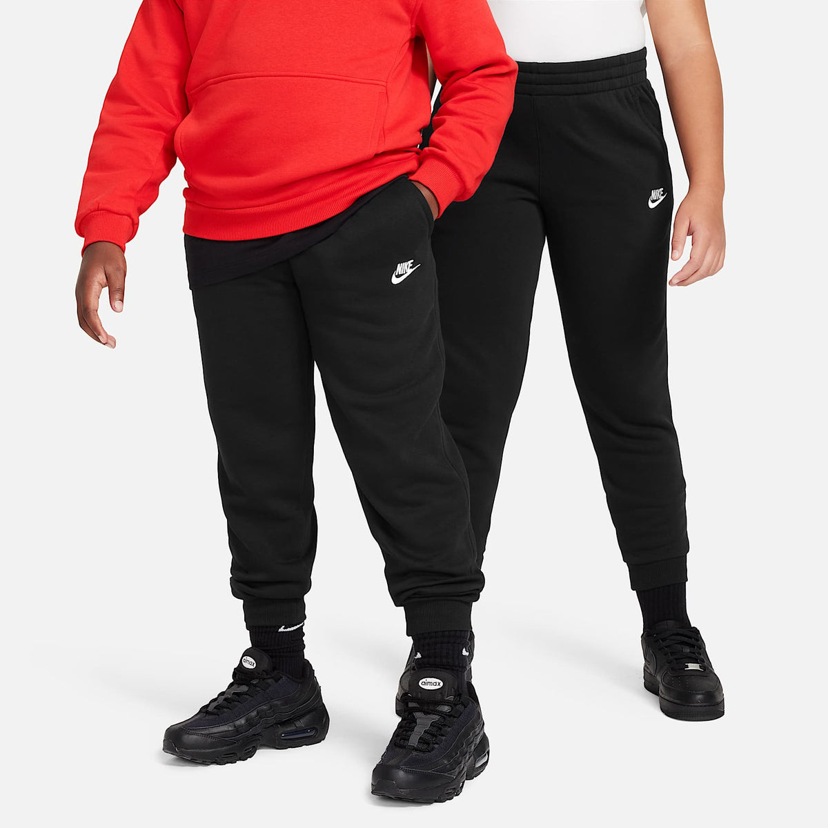 Joggers para niños talla grande (talla amplia) Nike Sportswear Club Fleece – Negro/Blanco – vista 1