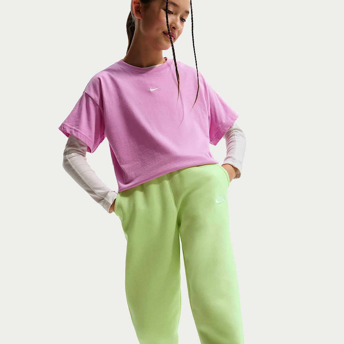 Joggers Nike Sportswear Club Fleece para niños talla grande – Lima líquida claro/Blanco – vista 5