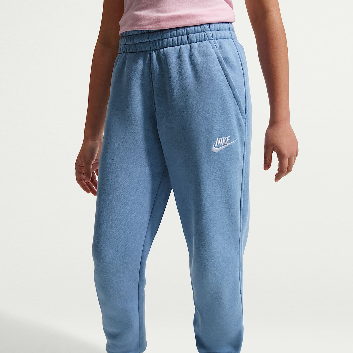 Joggers Nike Sportswear Club Fleece para niños talla grande – Azul de trabajo/Blanco – vista 2
