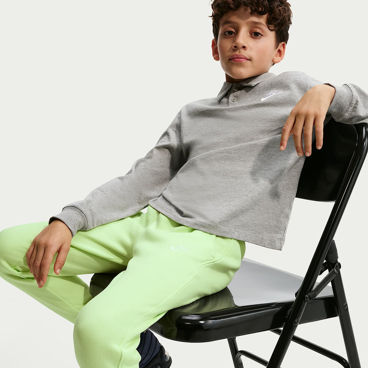 Joggers Nike Sportswear Club Fleece para niños talla grande – Lima líquida claro/Blanco – vista 4