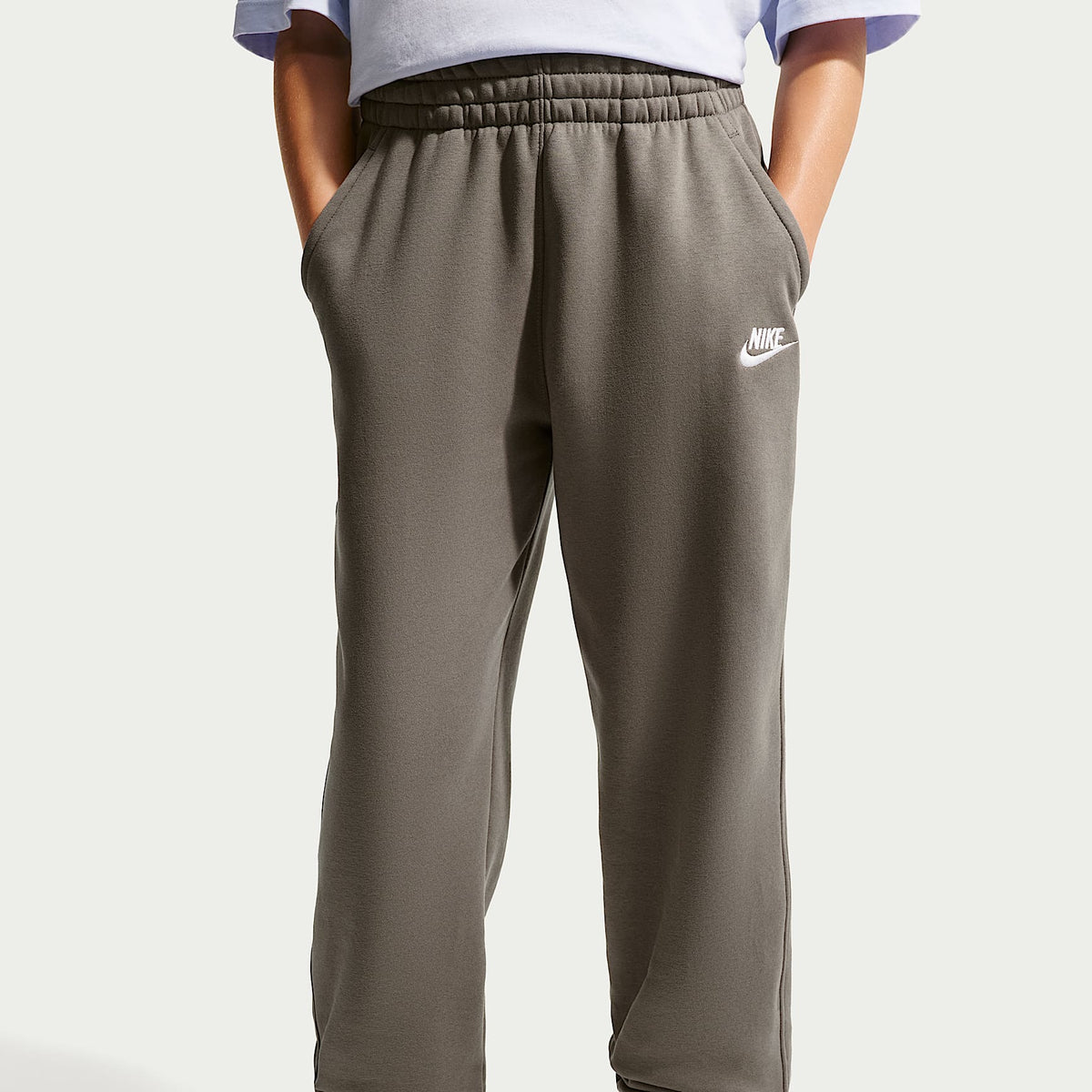 Pants holgados para niños talla grande Nike Sportswear Club Fleece – Cueva/Blanco – vista 3