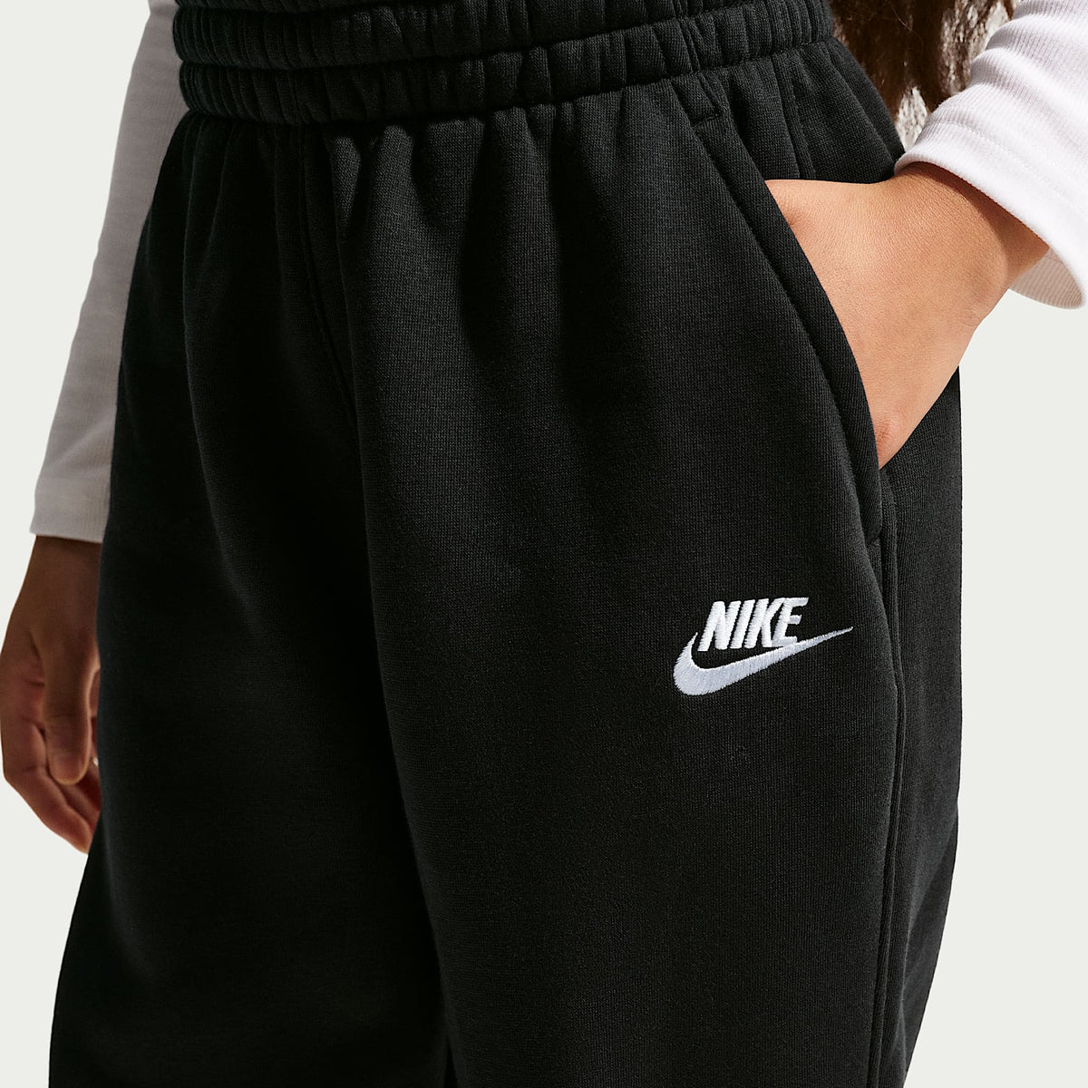 Pants holgados para niños talla grande Nike Sportswear Club Fleece – Negro/Blanco – vista 3